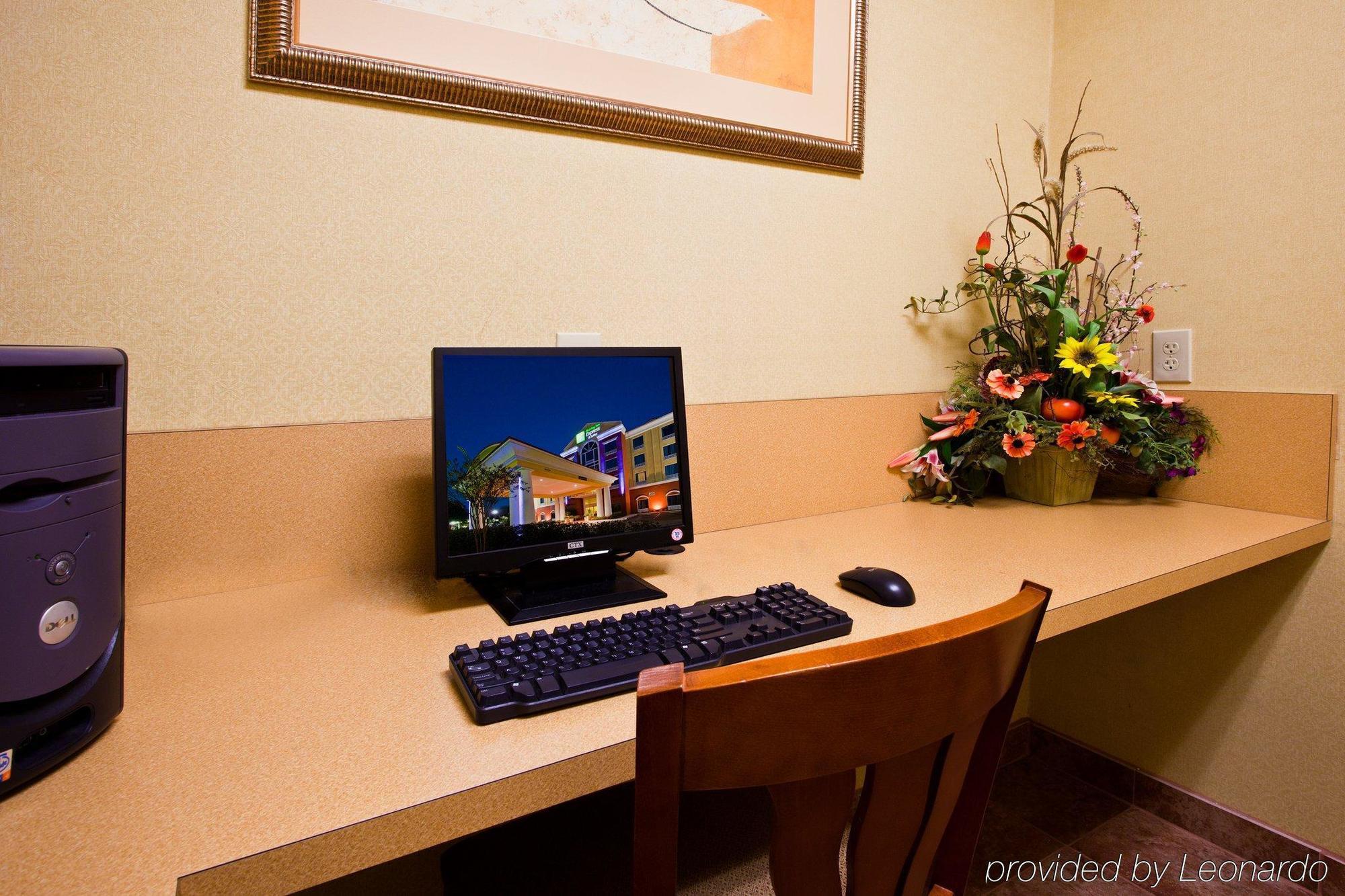 Holiday Inn Express Hotel & Suites Tampa-Fairgrounds-Casino By Ihg Mango Facilități foto